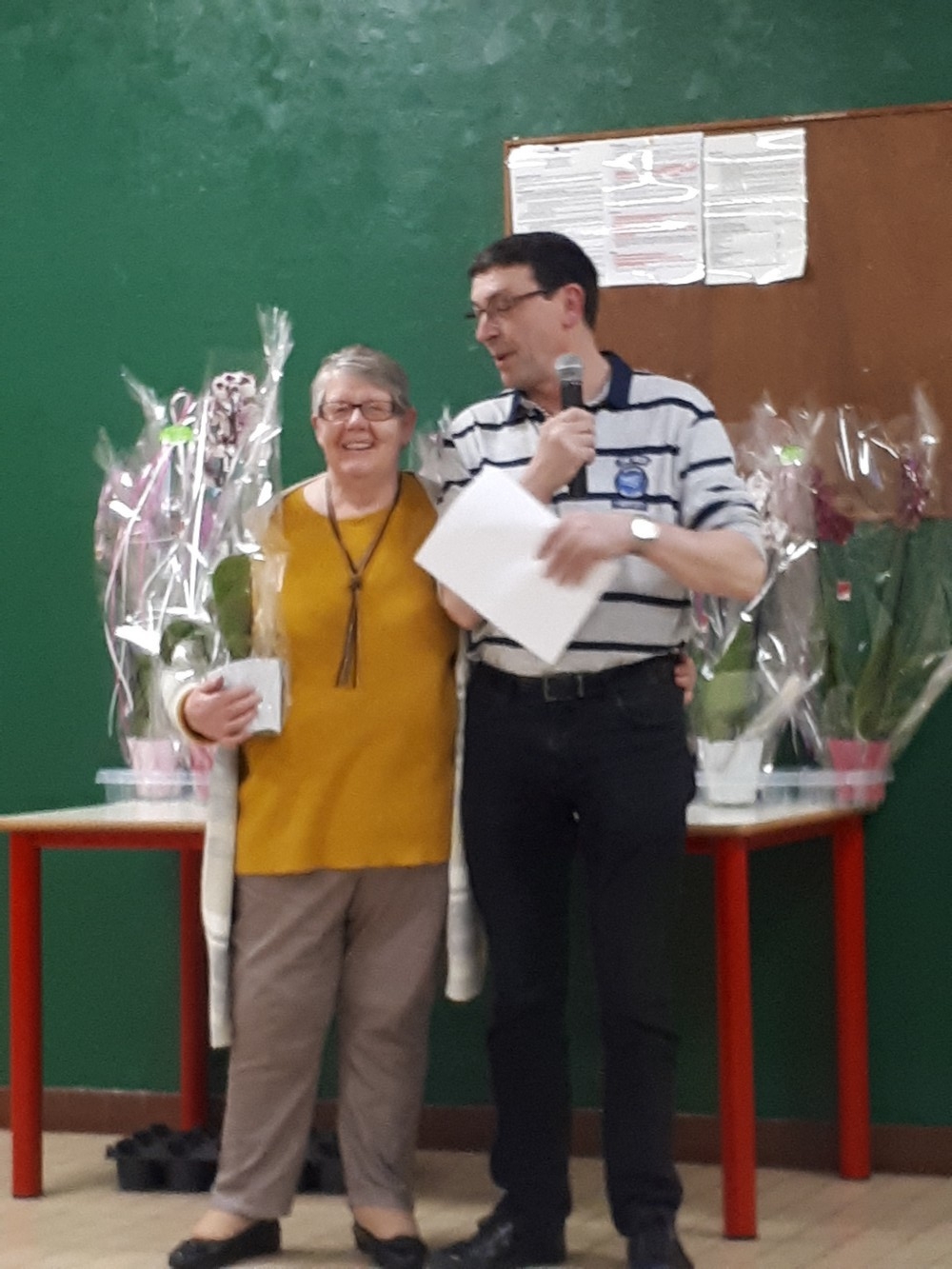 La remise des fleurs aux dames, Dominique,